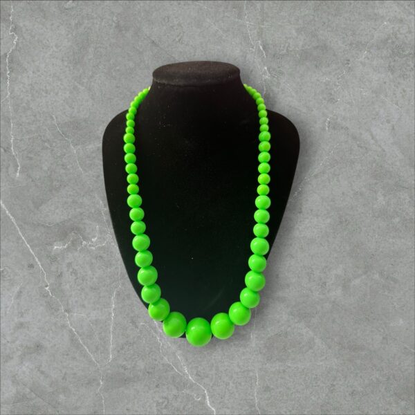 Simple plastic, hookless beaded necklace