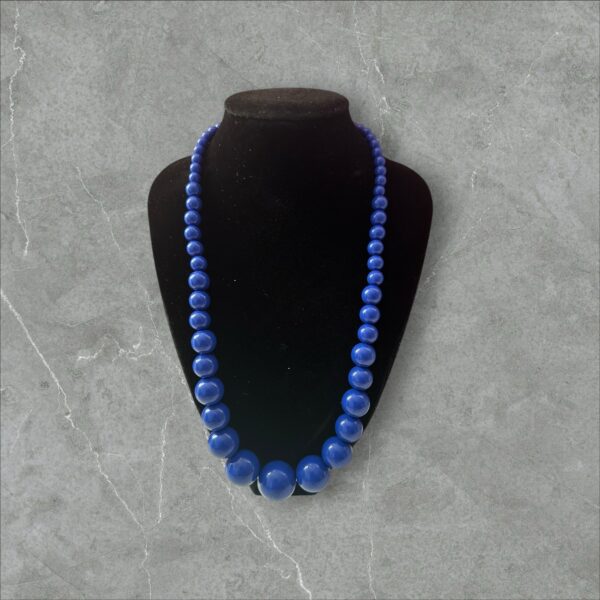 Simple plastic, hookless beaded necklace