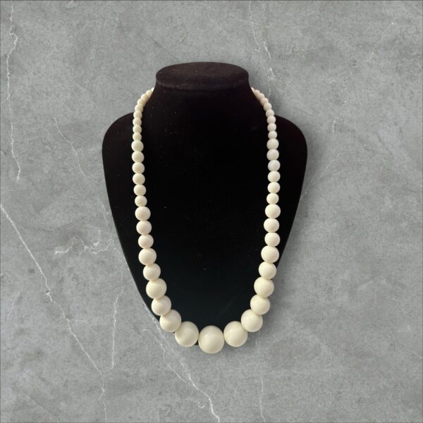 Simple plastic, hookless beaded necklace