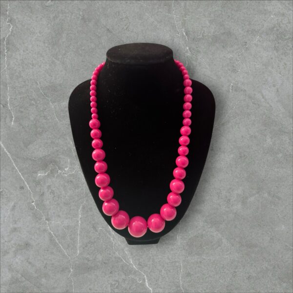 Simple plastic, hookless beaded necklace